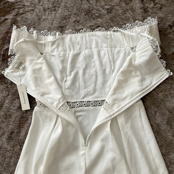 Francesca’s White Lace Bodice Off-the-Shoulder Mini Dress Small NWT - Picture 11 of 11